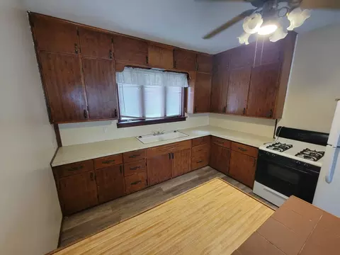 Kitchen - 503 8th St, Peru, IL 61354 photo 2 of 6