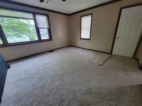 Living - 503 8th St, Peru, IL 61354 photo 1 of 3