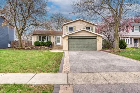126 S Berteau Ave, Bartlett, IL 60103