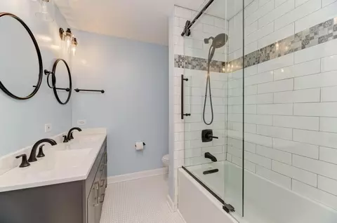 Bath - 126 S Berteau Ave, Bartlett, IL 60103 photo 1 of 2