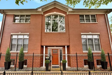 1800 W Melrose St, Chicago, IL 60657