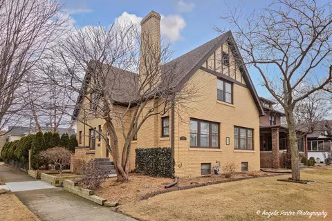 931 Hickory St, Waukegan, IL 60085