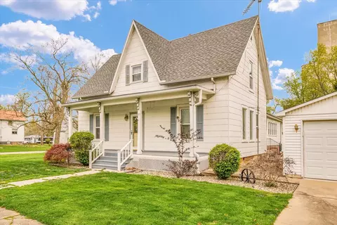 307 W Yates St, Newman, IL 61942