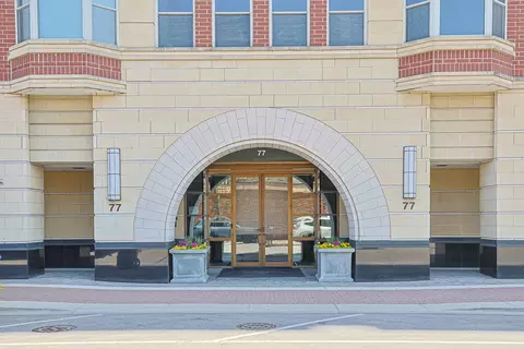 77 S Evergreen Ave #1004, Arlington Heights, IL 60005