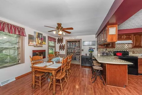 715 Locust St, Minonk, IL 61760 photo 9