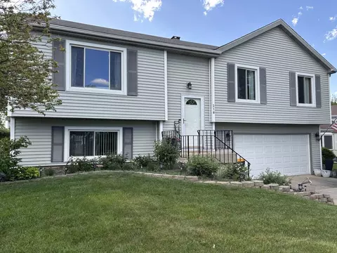 218 Huntington Dr, Streamwood, IL 60107