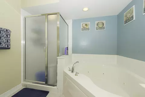 Bath - 750 Pearson St #611, Des Plaines, IL 60016 photo 2 of 6