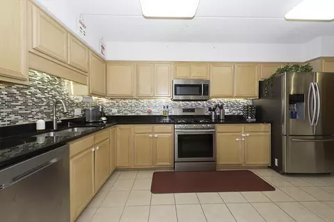 Kitchen - 750 Pearson St #611, Des Plaines, IL 60016 photo 4 of 5