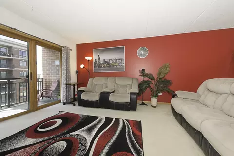Living - 750 Pearson St #611, Des Plaines, IL 60016 photo 2 of 3