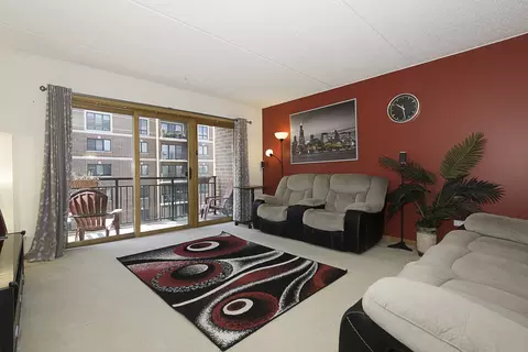 Living - 750 Pearson St #611, Des Plaines, IL 60016 photo 3 of 3