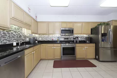 Kitchen - 750 Pearson St #611, Des Plaines, IL 60016 photo 3 of 5