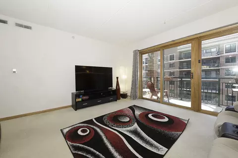 Living - 750 Pearson St #611, Des Plaines, IL 60016 photo 1 of 3