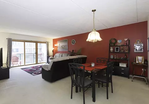 Dining - 750 Pearson St #611, Des Plaines, IL 60016 photo 1 of 3