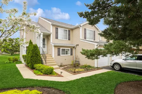 2134 Northwind Cir, Schaumburg, IL 60194