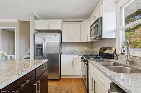 Kitchen - 167 Glendale St, Wheeling, IL 60090 photo 3 of 4