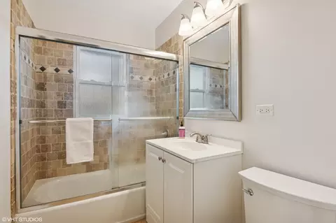Bath - 167 Glendale St, Wheeling, IL 60090 photo 2 of 2