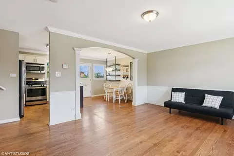 Living - 167 Glendale St, Wheeling, IL 60090 photo 1 of 5