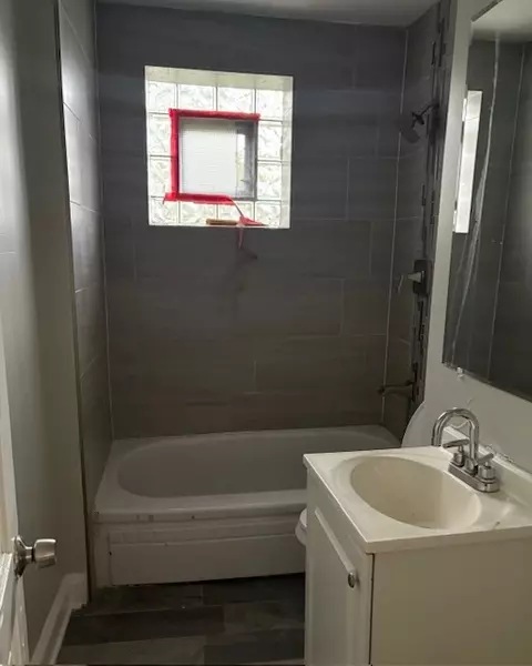 Bath - 15742 Central Park Ave, Markham, IL 60428 photo 2 of 2