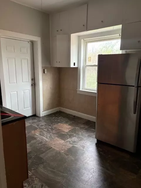 Kitchen - 15742 Central Park Ave, Markham, IL 60428 photo 2 of 4