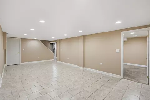 Living - 971 S Wolf Rd, Des Plaines, IL 60016 photo 3 of 3