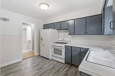 Kitchen - 971 S Wolf Rd, Des Plaines, IL 60016 photo 2 of 2