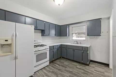 Kitchen - 971 S Wolf Rd, Des Plaines, IL 60016 photo 1 of 2