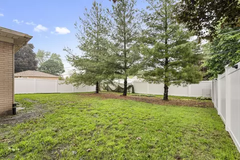 Exterior - 971 S Wolf Rd, Des Plaines, IL 60016 photo 2 of 3