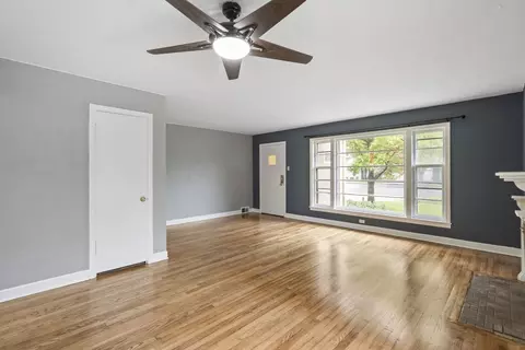Living - 971 S Wolf Rd, Des Plaines, IL 60016 photo 1 of 3
