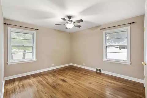 Bedroom - 971 S Wolf Rd, Des Plaines, IL 60016 photo 1 of 3
