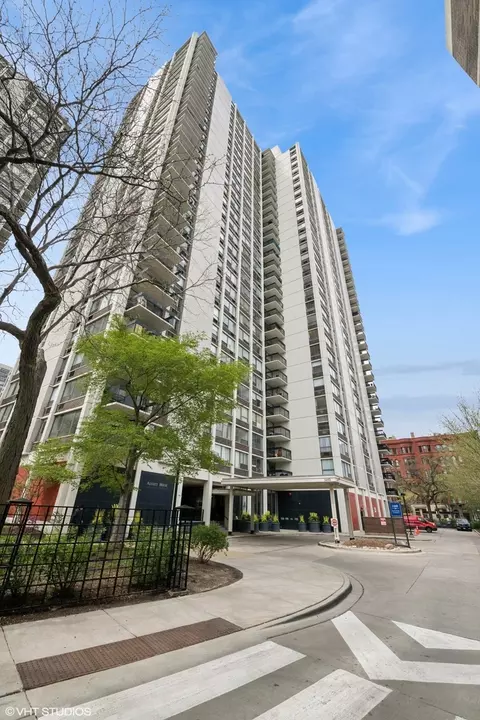 1460 N Sandburg Ter #2608A, Chicago, IL 60610