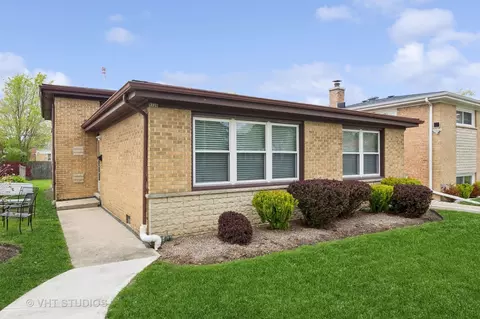 9336 Lavergne Ave, Skokie, IL 60077