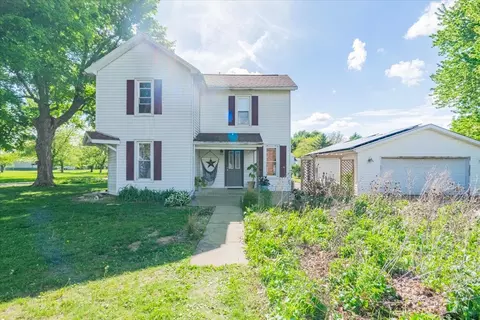 109 S East St, Ellsworth, IL 61737
