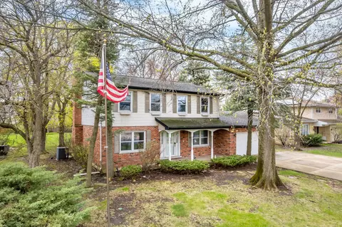 21 W221 North Ln, Itasca, IL 60143