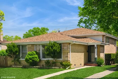 8231 Harding Ave, Skokie, IL 60076
