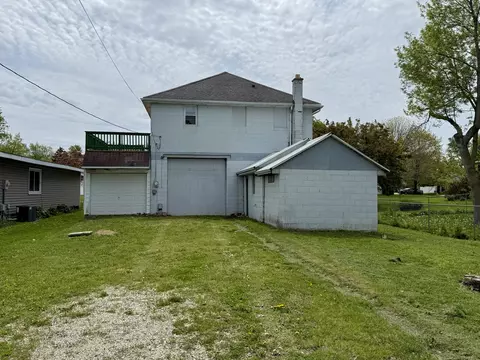 Exterior - 325 E State St, Paxton, IL 60957 photo 5 of 5