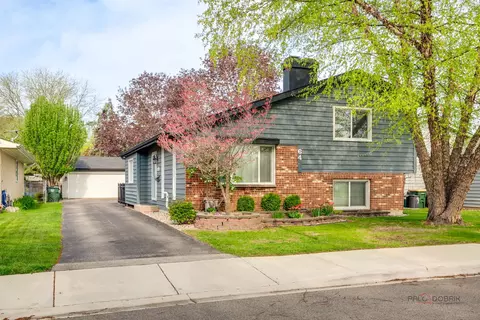 64 N Lincoln Ave, Mundelein, IL 60060