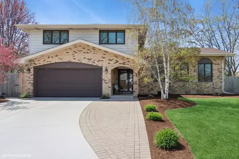 948 Weatherbee Pl, Downers Grove, IL 60516