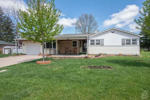 185 Swanson Rd, Sycamore, IL 60178