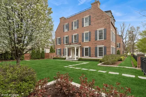 847 N Mckinley Rd, Lake Forest, IL 60045