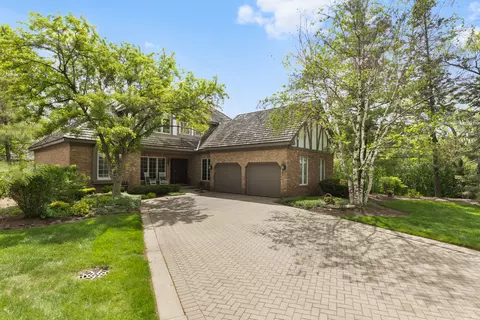 20 Lake Ridge Club Ct, Burr Ridge, IL 60527