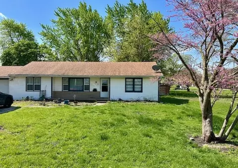 312 E Chestnut St, Paxton, IL 60957
