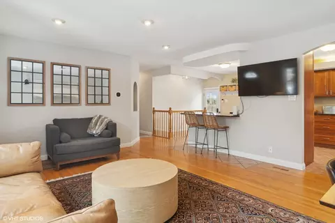 Living - 312 Hatlen Ave, Mount Prospect, IL 60056 photo 2 of 3