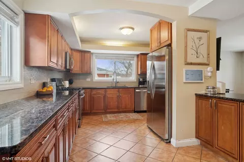 Kitchen - 312 Hatlen Ave, Mount Prospect, IL 60056 photo 3 of 3