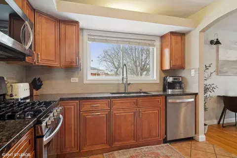 Kitchen - 312 Hatlen Ave, Mount Prospect, IL 60056 photo 2 of 3