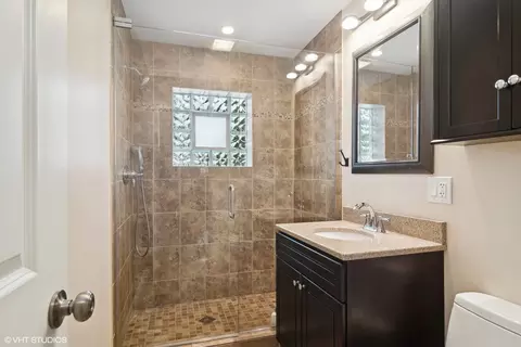 Bath - 312 Hatlen Ave, Mount Prospect, IL 60056 photo 1 of 2