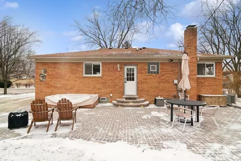 Exterior - 312 Hatlen Ave, Mount Prospect, IL 60056 photo 4 of 5