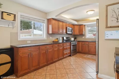 Kitchen - 312 Hatlen Ave, Mount Prospect, IL 60056 photo 1 of 3