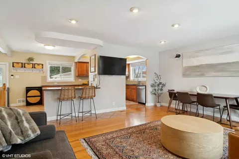 Living - 312 Hatlen Ave, Mount Prospect, IL 60056 photo 1 of 3