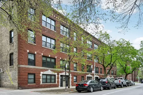 1247 W Roscoe St #2, Chicago, IL 60657