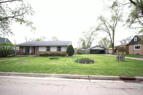 715 Anna Ave, Machesney Park, IL 61111